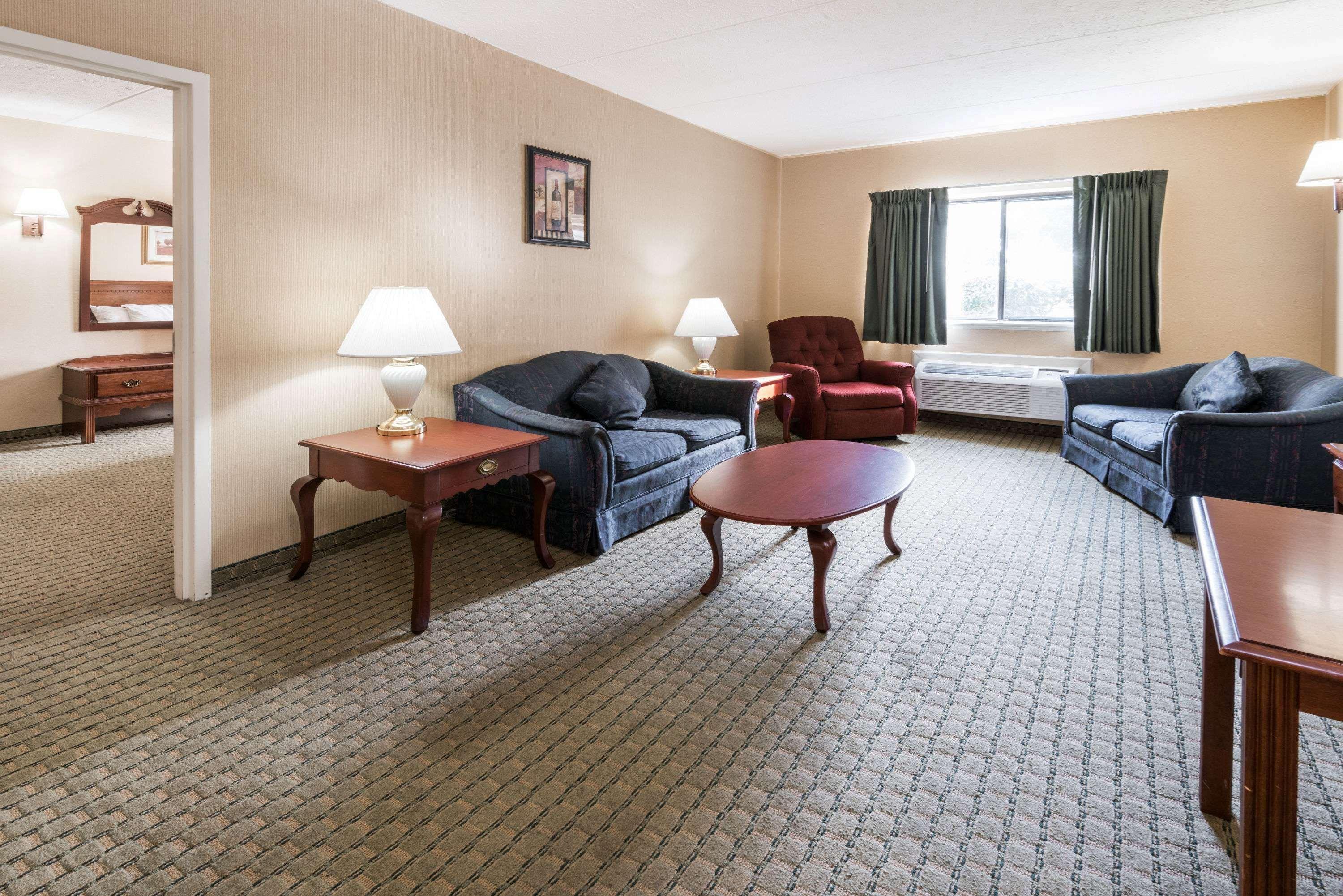 Super 8 By Wyndham Henrietta/Rochester Area Exterior photo