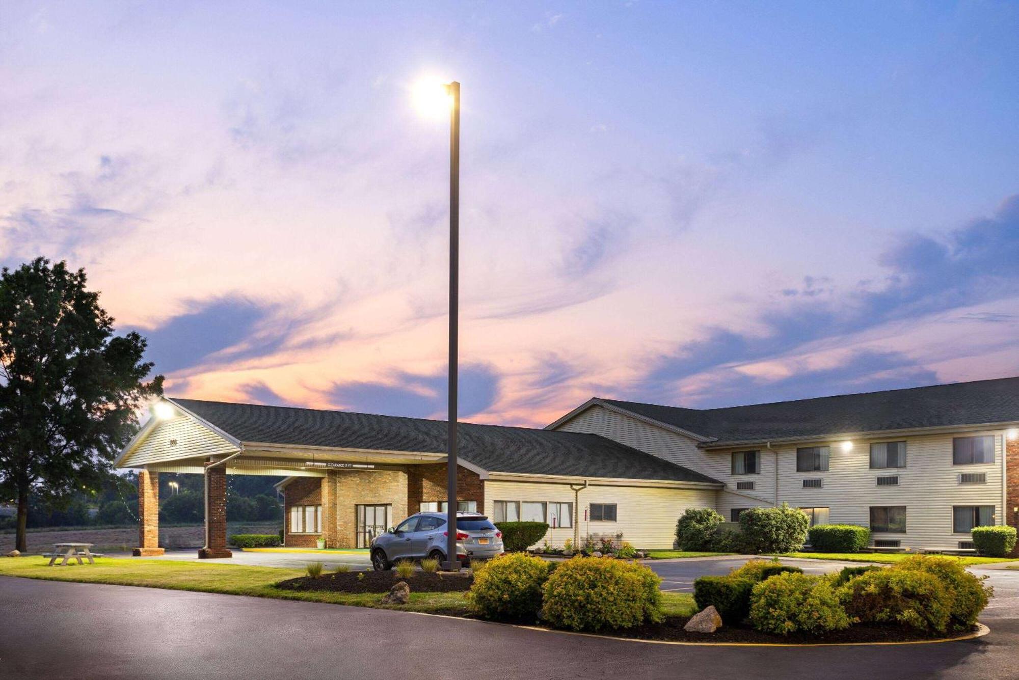 Super 8 By Wyndham Henrietta/Rochester Area Exterior photo